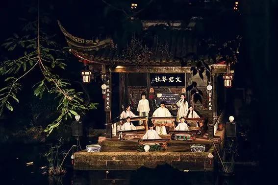 诗歌朗诵主持词开场白和结束语，庆国庆诗歌朗诵主持词开场白和结束语