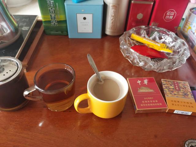 如花似叶,岁岁年年,共占春风，如花似叶岁岁年年共占春风的意思