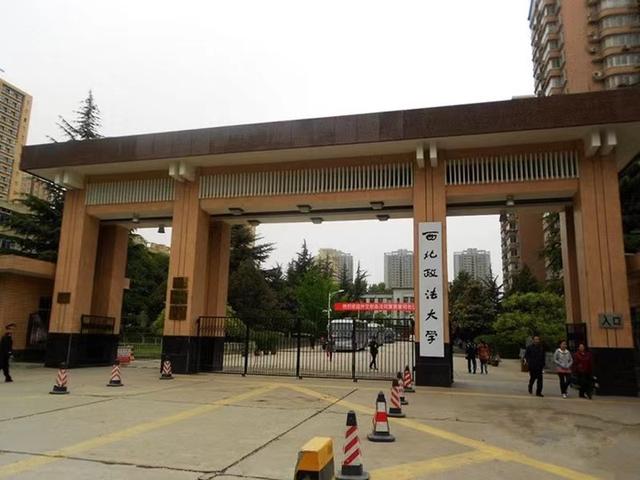 难忘的一件事作文400字左右六年级，难忘的一件事作文400字左右四年级上册！