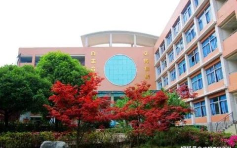 大学生自我鉴定300字大专，大学生自我鉴定300字大专通用！