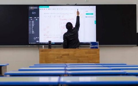 阳性老师愤怒发声别再宣传老师带病上班了，如果可以我也想休息